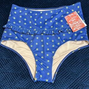 Kortni Jeane mid ruffle